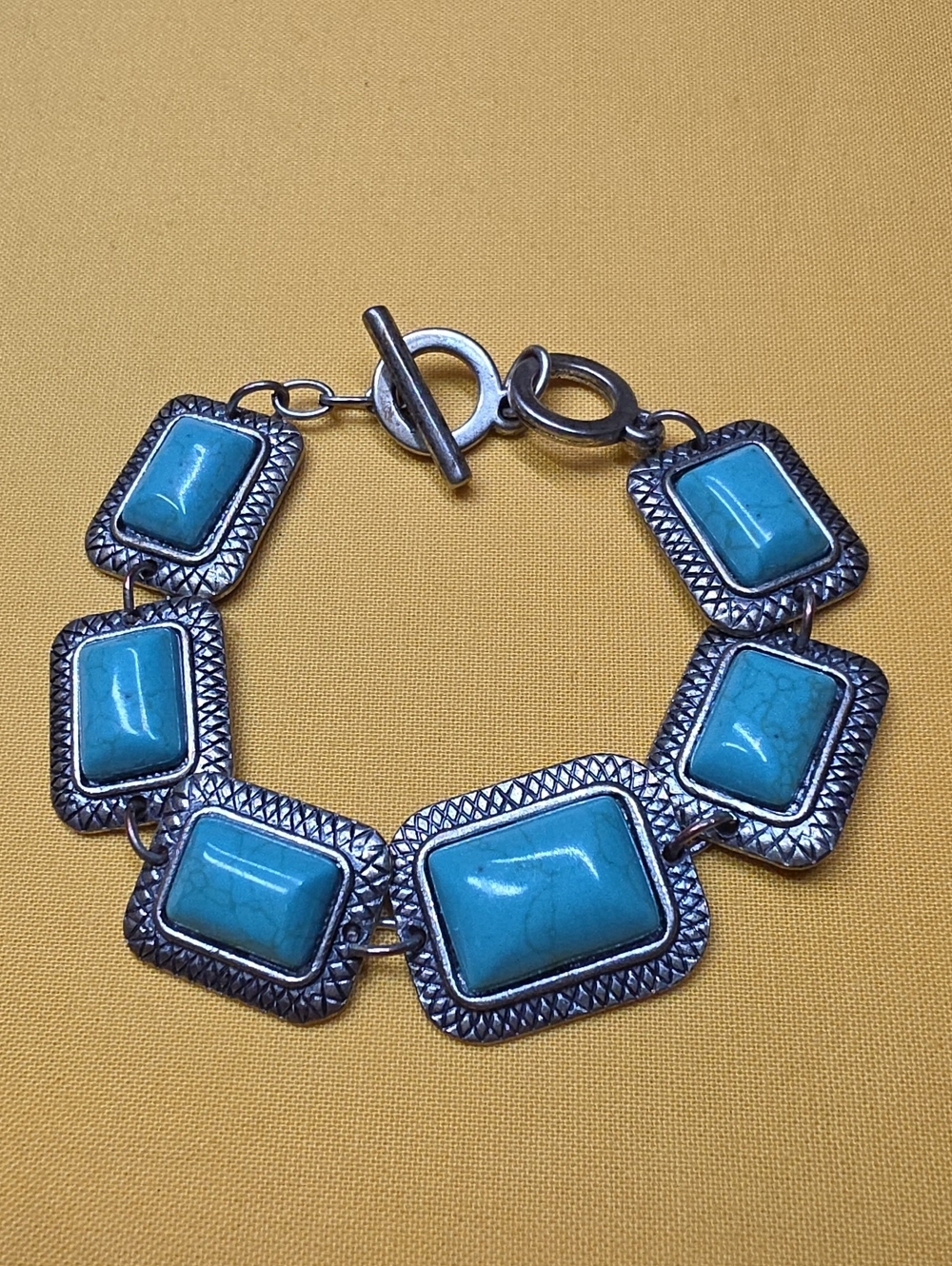 Southwestern Faux Turquoise Silver Tone Textured Link Toggle Bracelet 8"